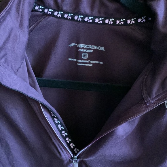 Brooks athletic top - Picture 6 of 6